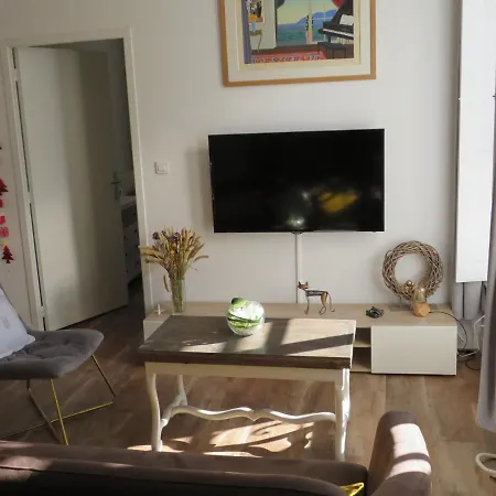 La Lauzeta Apartment *